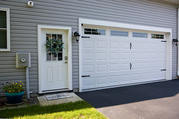 24/7 Emergency Garage Door Panel Replacement experts in Heidelberg, TX